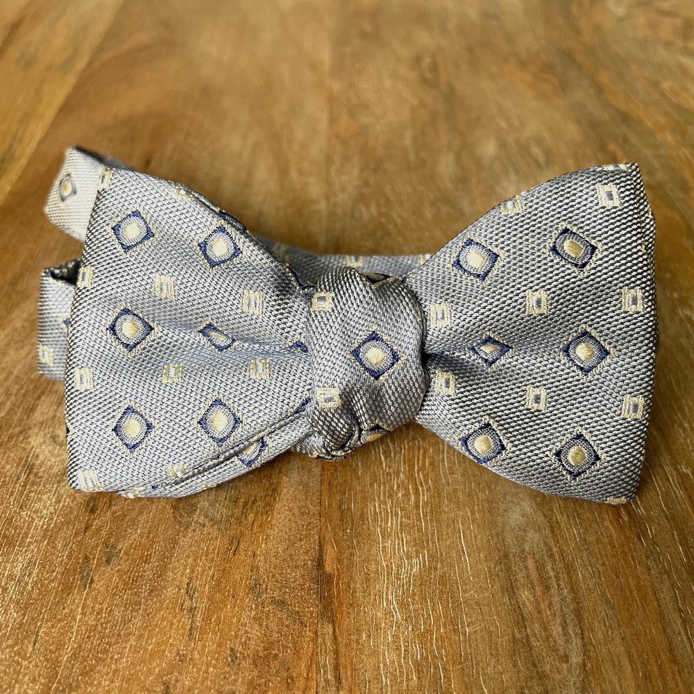 NWOT Ermenegildo Zegna pre-tied bow tie